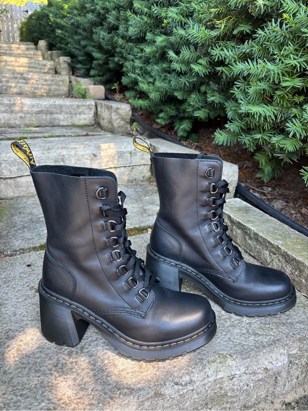 🖤❤️ NWOT! Dr. Martens Black Leather Lace-Up Chunky Heel Boots 10 🖤❤️ - Picture 3 of 8